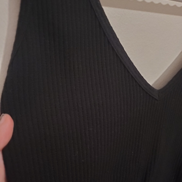 Black Cropped Ribbed Tank - Picture 2 of 5